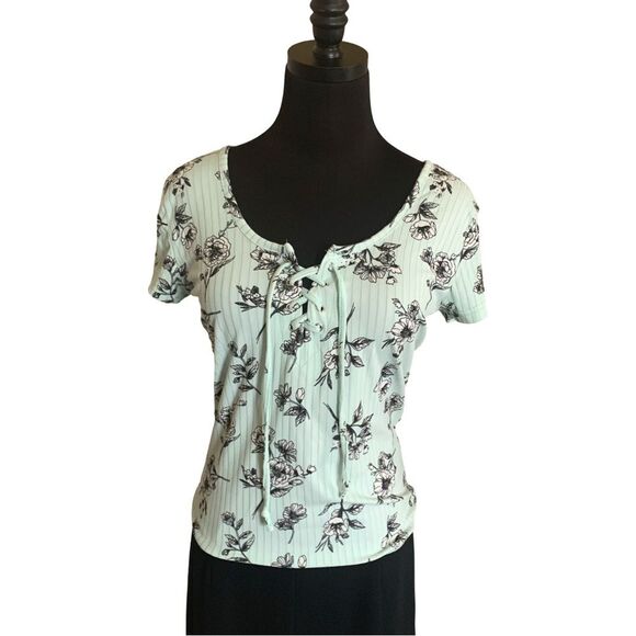 Rue21 Soft Pale Mint Lace Front Top, Size XL - Picture 5 of 8